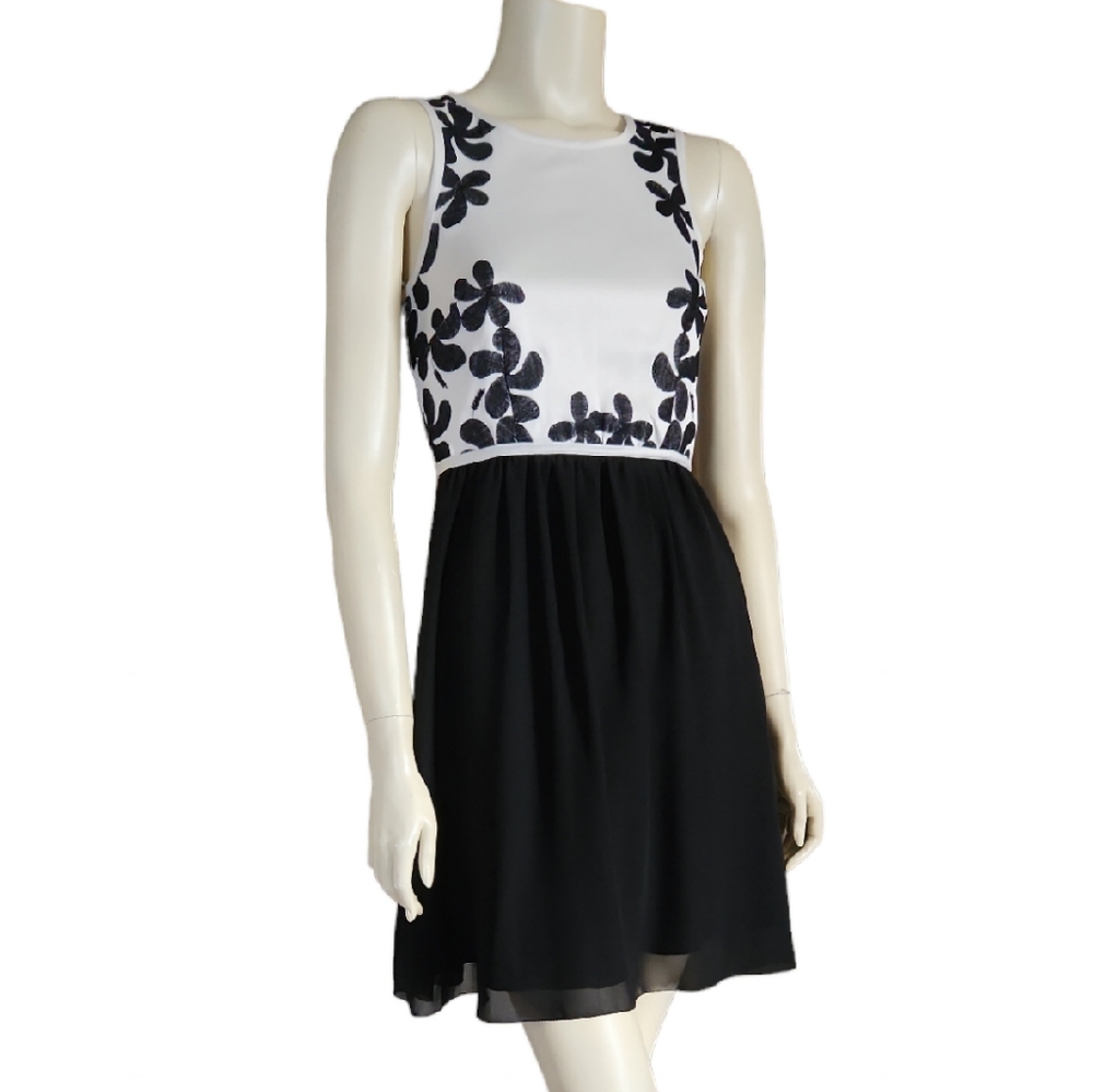 KENSIE Sleeveless Black and White Dress XS